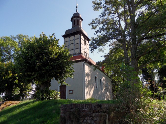 Bitte im Dorf lassen: Die Kirche (in diesem Fall: Kirche Rieth, Foto: onnola, CC-Lizenz)
